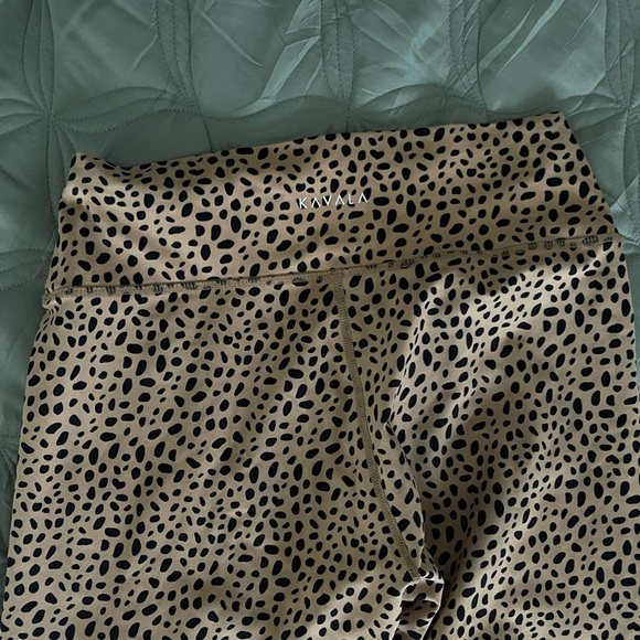 Kavala Collective Cheetah Print Leggings Size M - Picture 3 of 7